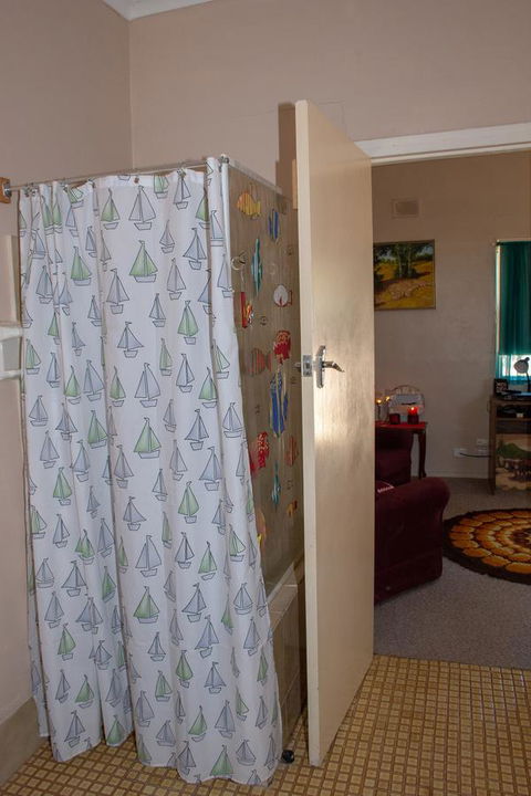 Kimba Units - Accommodation Main Beach 11