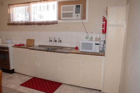 Kimba Units - Accommodation Main Beach 5