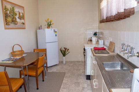 Kimba Units - Accommodation Main Beach 6