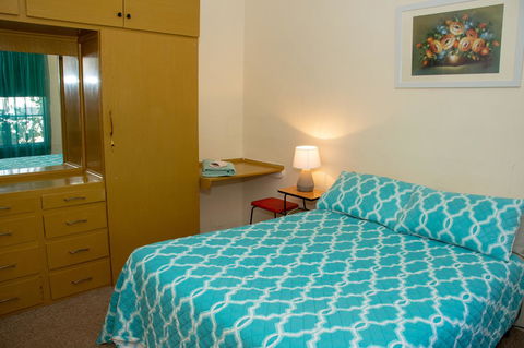 Kimba Units - Accommodation Main Beach 0