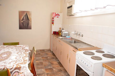 Kimba Units - Accommodation Main Beach 15