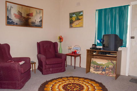 Kimba Units - Accommodation Main Beach 9