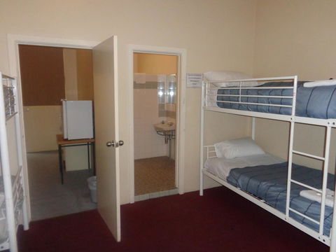 Adelaide Backpackers And Travellers Inn - Accommodation Main Beach 4