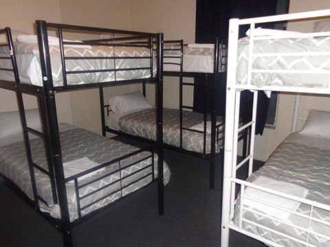Adelaide Backpackers And Travellers Inn - Accommodation Main Beach 1