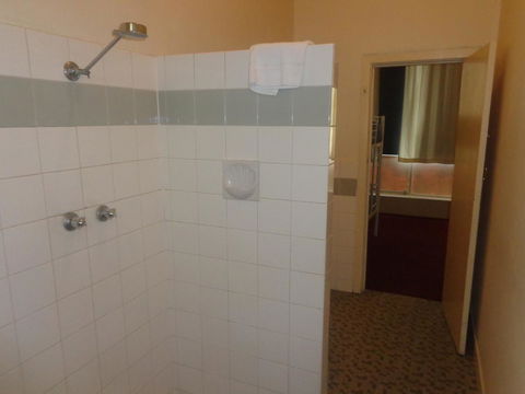 Adelaide Backpackers And Travellers Inn - Accommodation Main Beach 5