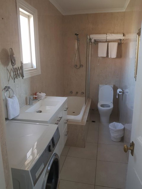 Hammond Apartments - Accommodation Main Beach 10