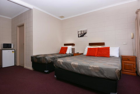 Motel Poinsettia - Accommodation Main Beach 4