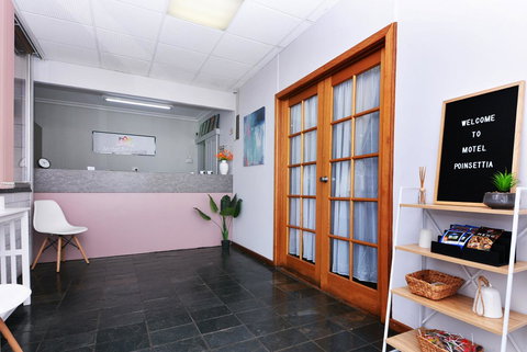 Motel Poinsettia - Accommodation Main Beach 1