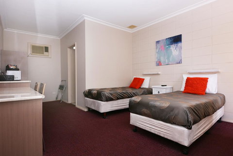 Motel Poinsettia - Accommodation Main Beach 5