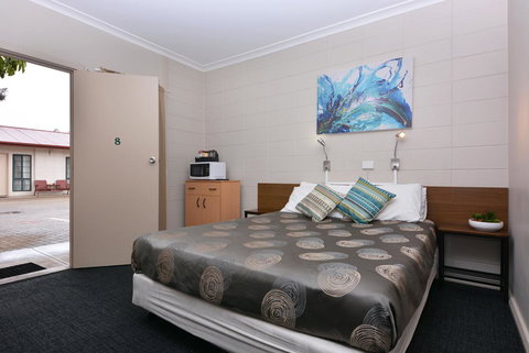 Motel Poinsettia - Accommodation Main Beach 25