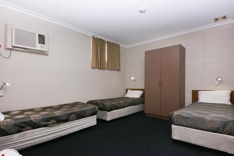 Motel Poinsettia - Accommodation Main Beach 23