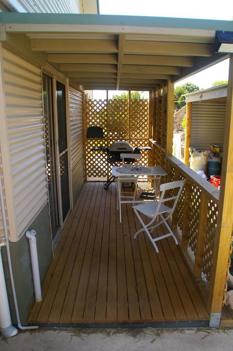 The Hakeas - Accommodation Main Beach 4