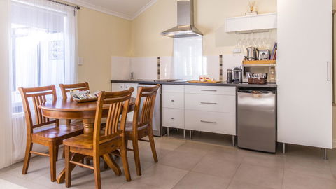 One Tree Bed And Breakfast - Accommodation Main Beach 18