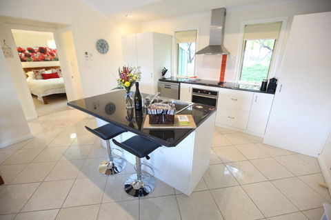 One Tree Bed And Breakfast - Accommodation Main Beach 8