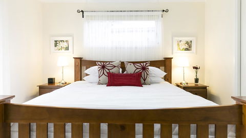 One Tree Bed And Breakfast - Accommodation Main Beach 1