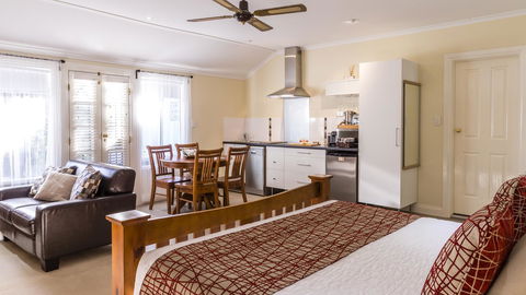 One Tree Bed And Breakfast - Accommodation Main Beach 17