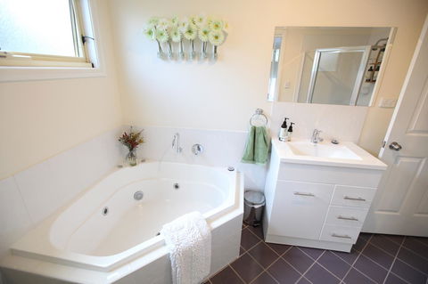 One Tree Bed And Breakfast - Accommodation Main Beach 10