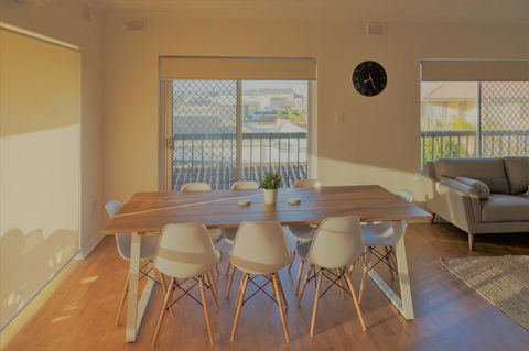 Henley Beach South, Amazing Views, Huge Private Balcony! - Accommodation Main Beach 10