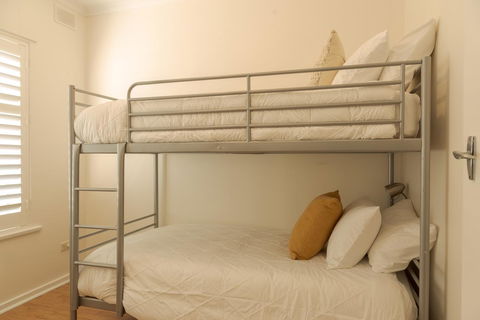 Henley Beach South, Amazing Views, Huge Private Balcony! - Accommodation Main Beach 8