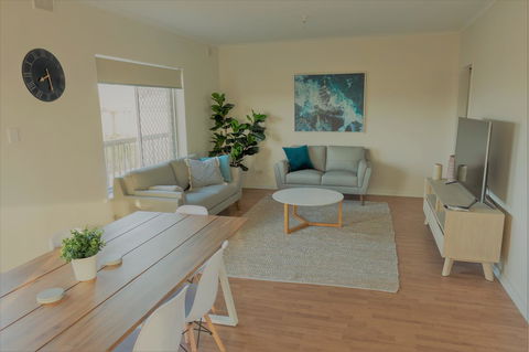 Henley Beach South, Amazing Views, Huge Private Balcony! - Accommodation Main Beach 5