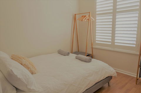 Henley Beach South, Amazing Views, Huge Private Balcony! - Accommodation Main Beach 4