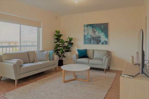 Henley Beach South, Amazing Views, Huge Private Balcony! - Accommodation Main Beach 2