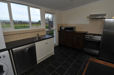 Peppermint Farm Cottage - Accommodation Main Beach 6