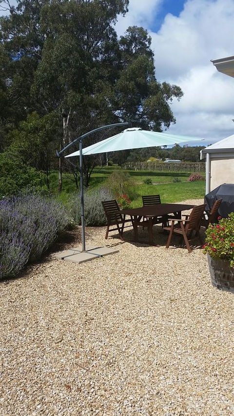Peppermint Farm Cottage - Accommodation Main Beach 0