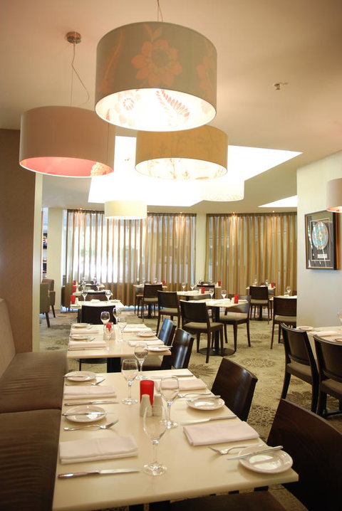 HotelMOTEL Adelaide - Accommodation Main Beach 13