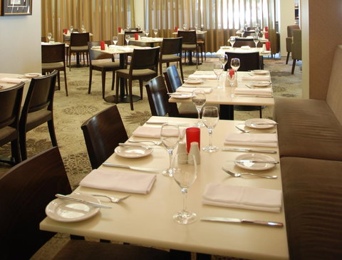 HotelMOTEL Adelaide - Accommodation Main Beach 11