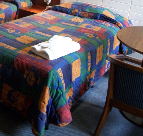 HotelMOTEL Adelaide - Accommodation Main Beach 5