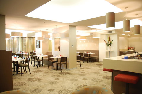 HotelMOTEL Adelaide - Accommodation Main Beach 10