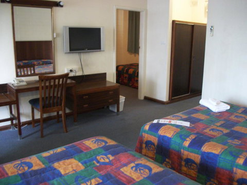 HotelMOTEL Adelaide - Accommodation Main Beach 6