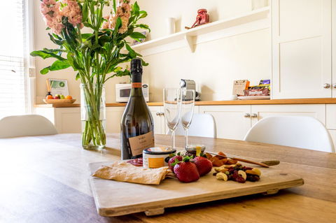 20 Hill Avenue Bed & Breakfast - Accommodation Main Beach 19