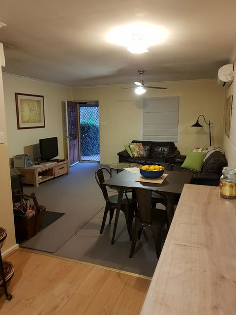 Donnybrook Cottages - Hutt River - Accommodation Main Beach 3