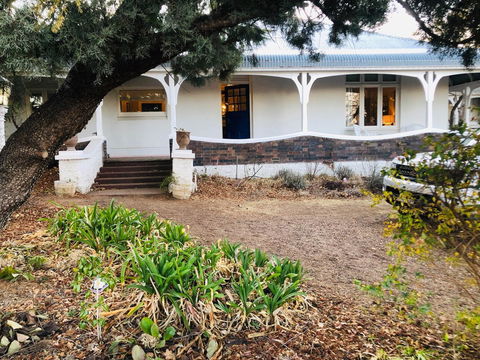 Belmore Cottage - Accommodation Main Beach 0