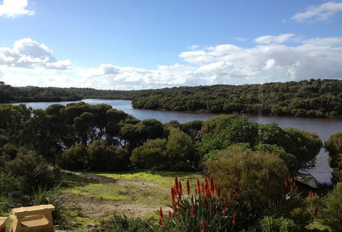 Camelot - Accommodation Main Beach 4