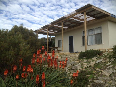 Camelot - Accommodation Main Beach 6