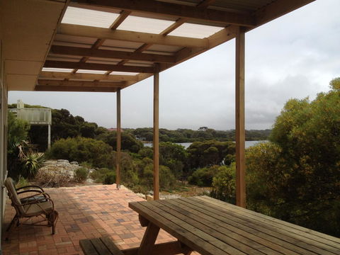 Camelot - Accommodation Main Beach 0
