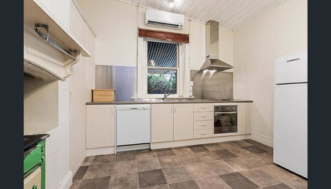 Treasured Memories Cottage - Accommodation Main Beach 10