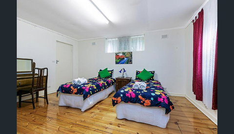Treasured Memories Cottage - Accommodation Main Beach 3