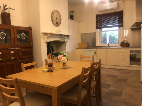 Treasured Memories Cottage - Accommodation Main Beach 16