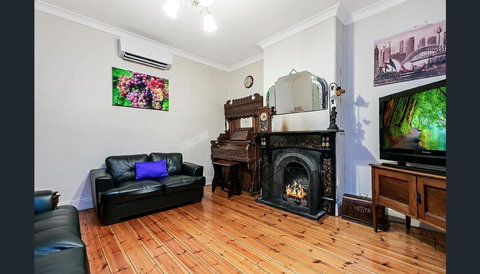 Treasured Memories Cottage - Accommodation Main Beach 5