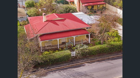 Treasured Memories Cottage - Accommodation Main Beach 12