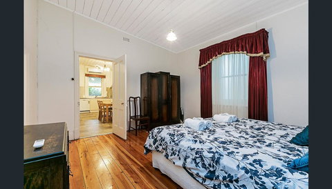 Treasured Memories Cottage - Accommodation Main Beach 11