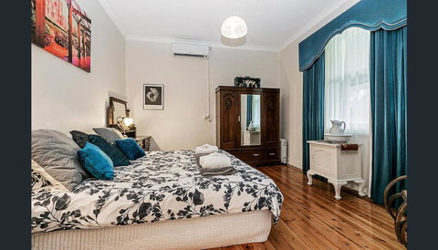 Treasured Memories Cottage - Accommodation Main Beach 1