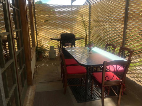 Treasured Memories Cottage - Accommodation Main Beach 24