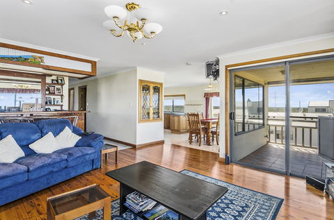 Rocks Retreat House With Sea Views - Accommodation Main Beach 0