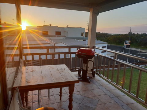 Rocks Retreat House With Sea Views - Accommodation Main Beach 13