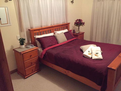 Rocks Retreat House With Sea Views - Accommodation Main Beach 6